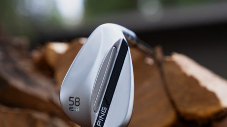 Wedge PING S259 con grind E sobre madera