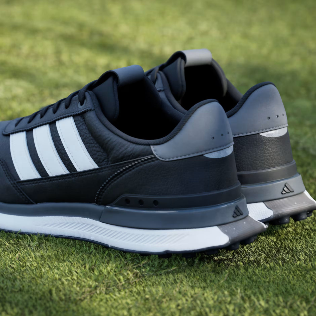 ZAPATO ADIDAS S2G 26 LEATHER NEGRO / BLANCO/GRIS